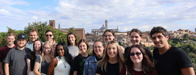 LISA-Sprachreisen-Erwachsene-Italienisch-Italien-Siena-Ausflug-Landschaft-Toskana-Gruppe