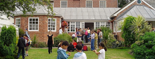 LISA-Sprachreisen-Familien-Englisch-England-Exeter-Devon-Schule-Garten-Pause