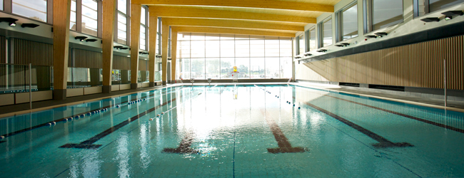 LISA-Sprachreisen-Schueler-Englisch-England-Uppingham-Schule-Schwimmen-Halle-Ausblick